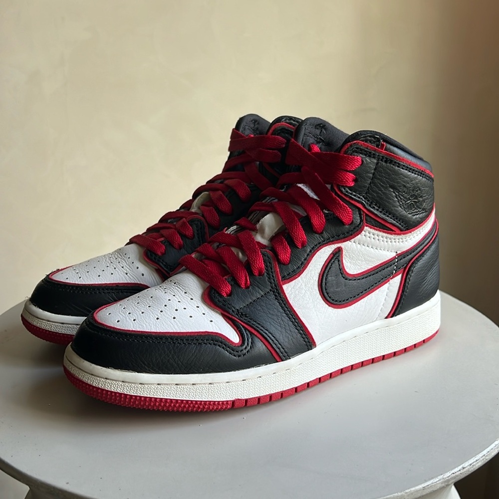 Air Jordan 1 Retro High OG BLOODLINES in 5Y